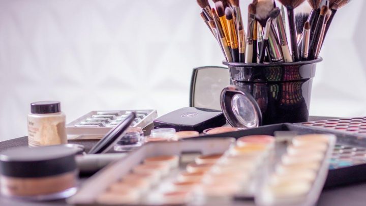 Guide: sådan vælger du makeup fra de mange makeup mærker